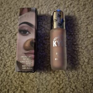 King Kylie Cosmetics Simple Kiss Lip Gloss Like